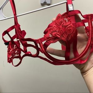 Victoria’s Secret straps open cup balconette bra